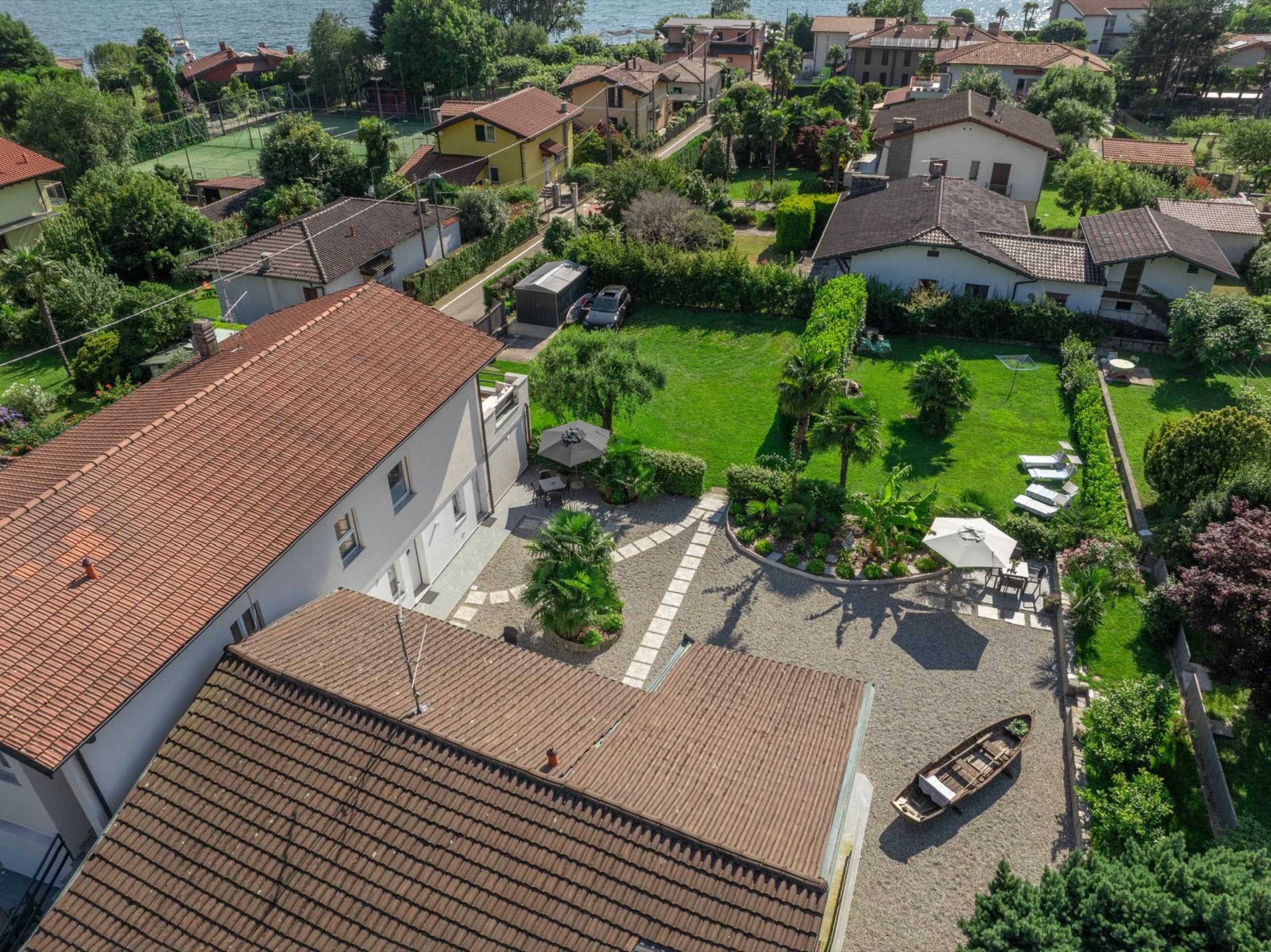 Casa ristrutturata con terrazza sul tetto — Maccagno