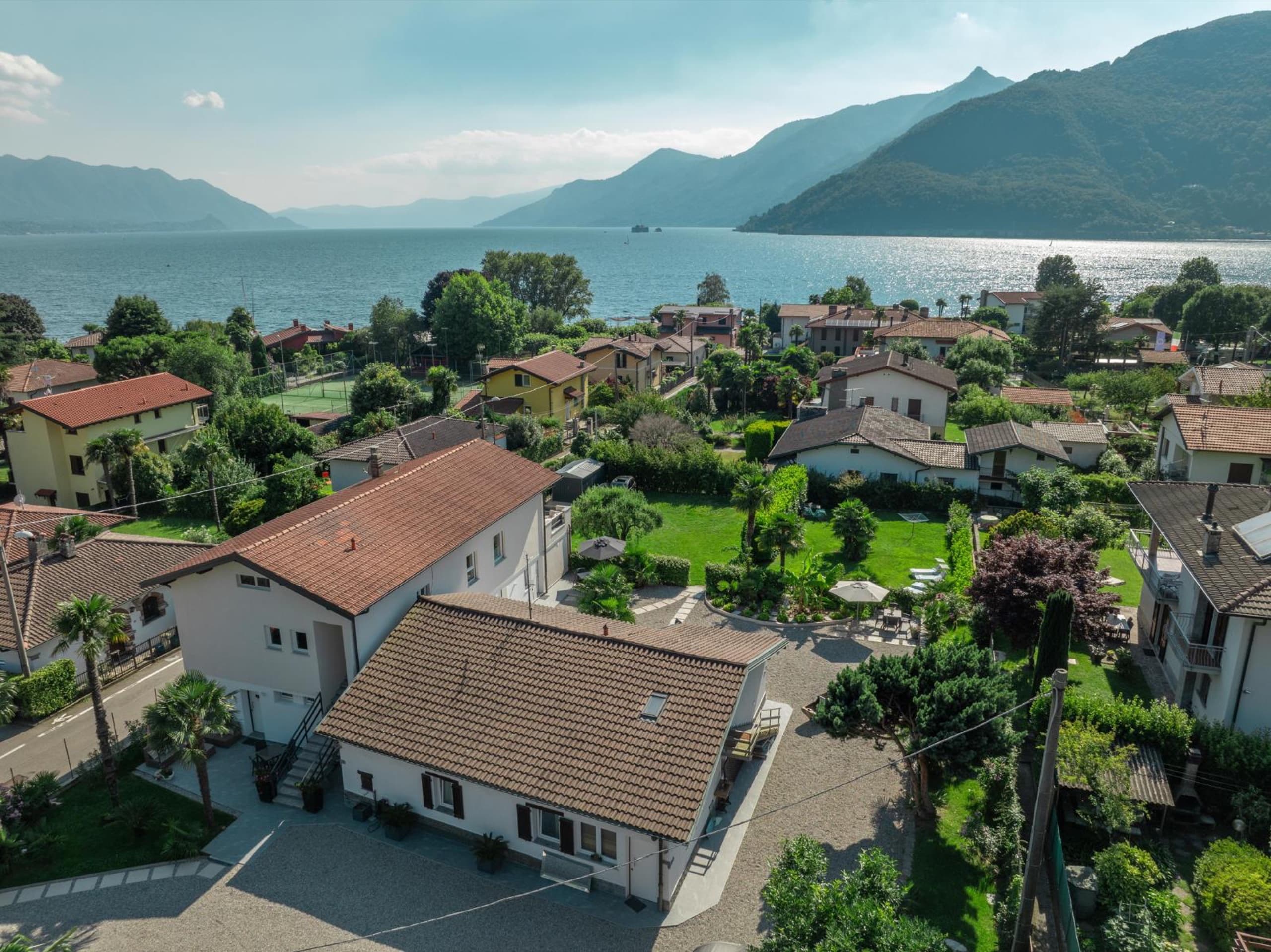 Casa ristrutturata con terrazza sul tetto — Maccagno
