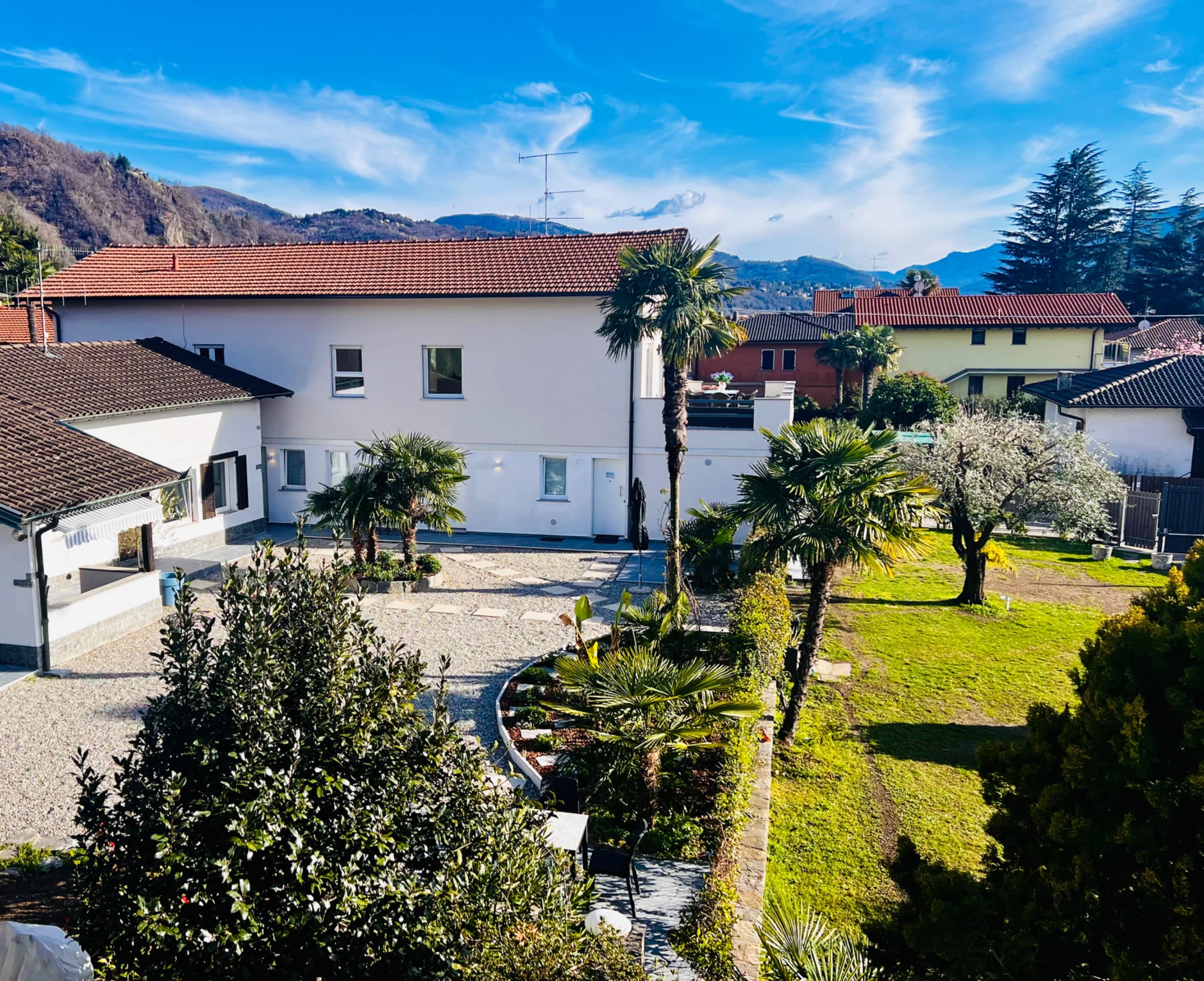 Casa ristrutturata con terrazza sul tetto — Maccagno