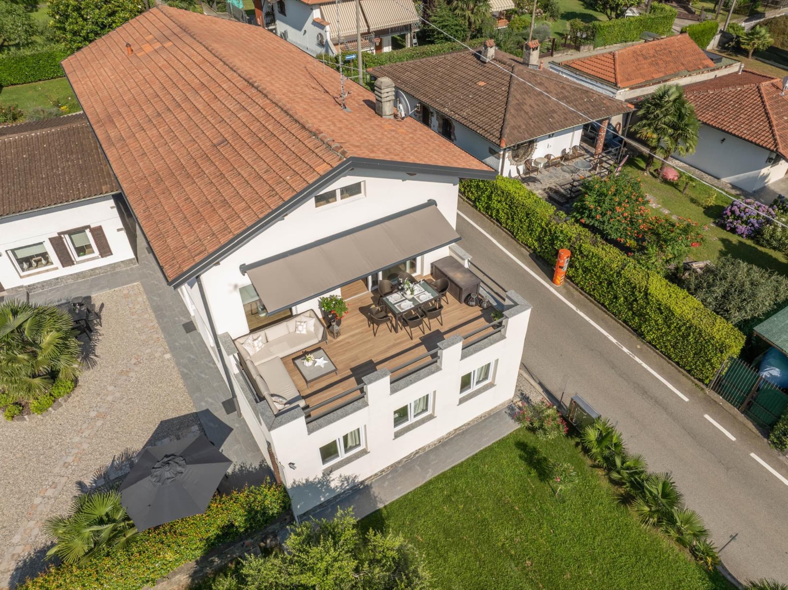 Casa ristrutturata con terrazza sul tetto — Maccagno