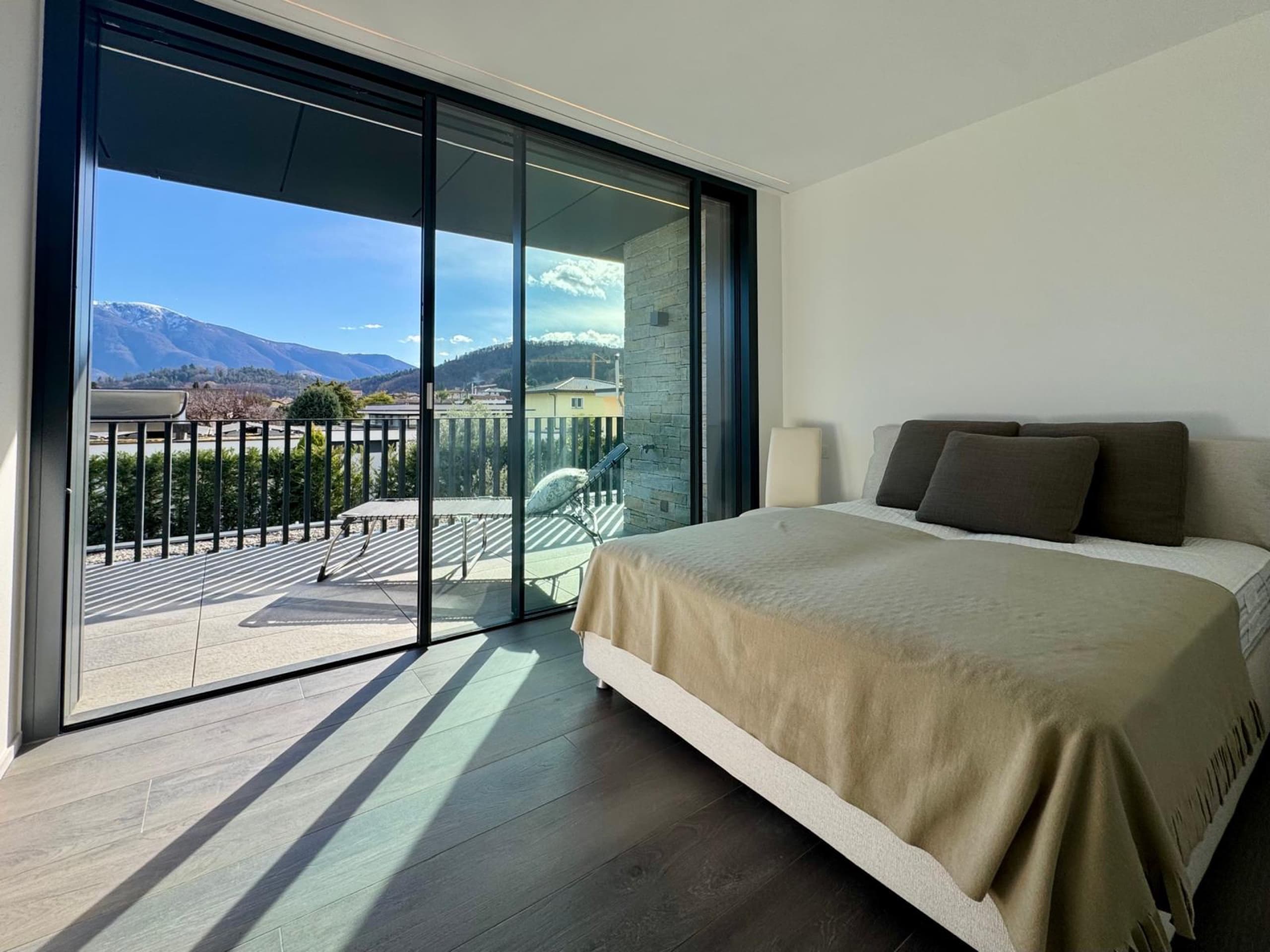 4.5-Zimmer-Attikawohnung mit 152 m²-Terrasse — Losone