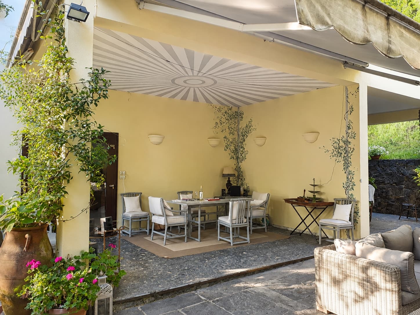 Exclusive Villa with Lake View on Lake Maggiore — Luino