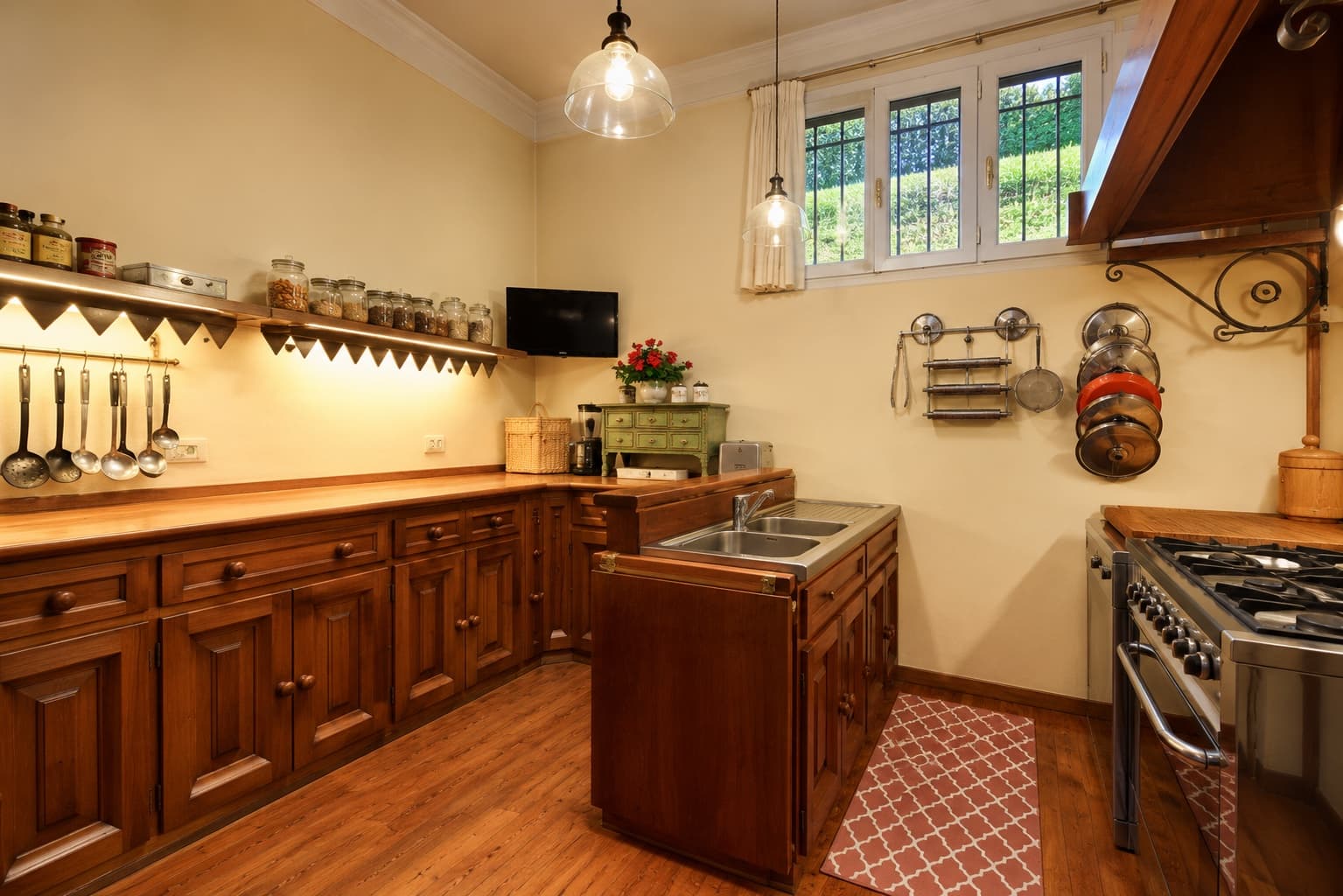 Exclusive Villa with Lake View on Lake Maggiore — Luino