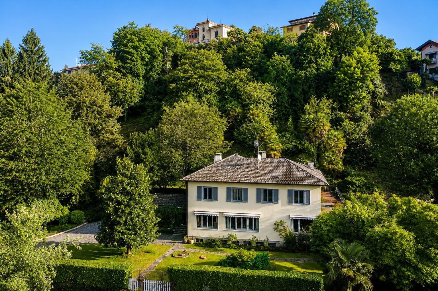 Exclusive Villa with Lake View on Lake Maggiore — Luino